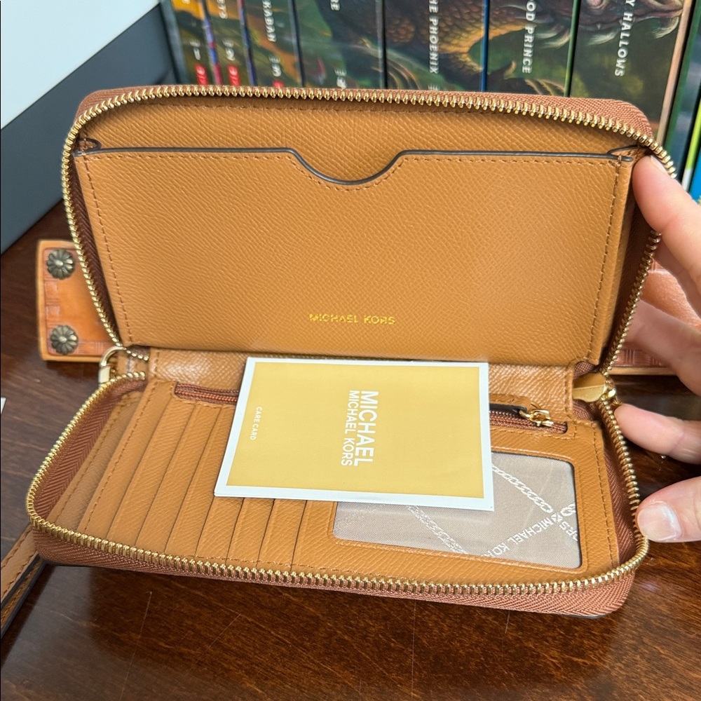 Michael Kors Brown Wristlet Clutch NWOT - Picture 4 of 5